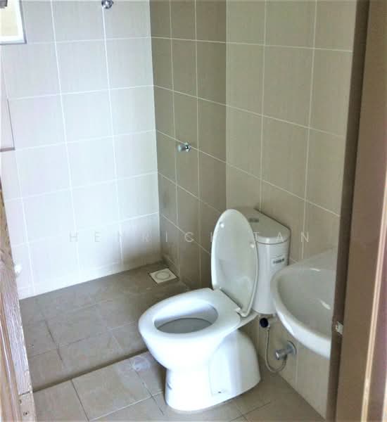 Pangsapuri untuk Disewa di Akasia Apartment - Henrick Tan - Bathroom - PropertyGuru.com.my