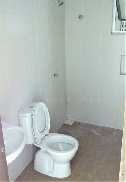 Pangsapuri untuk Disewa di Akasia Apartment - Henrick Tan - Bathroom - PropertyGuru.com.my
