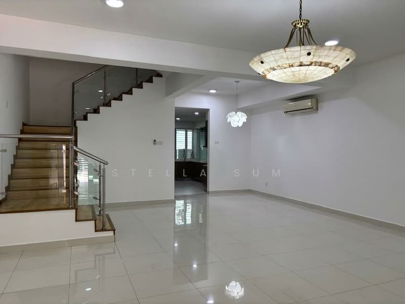 Rumah Teres 2.5 Tingkat untuk Dijual di Putra Heights (Subang Jaya) - Stella Sum - Spacious Living Hall - PropertyGuru.com.my
