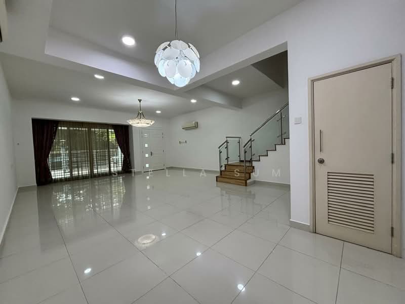 Rumah Teres 2.5 Tingkat untuk Dijual di Putra Heights (Subang Jaya) - Stella Sum - Spacious Living Hall - PropertyGuru.com.my