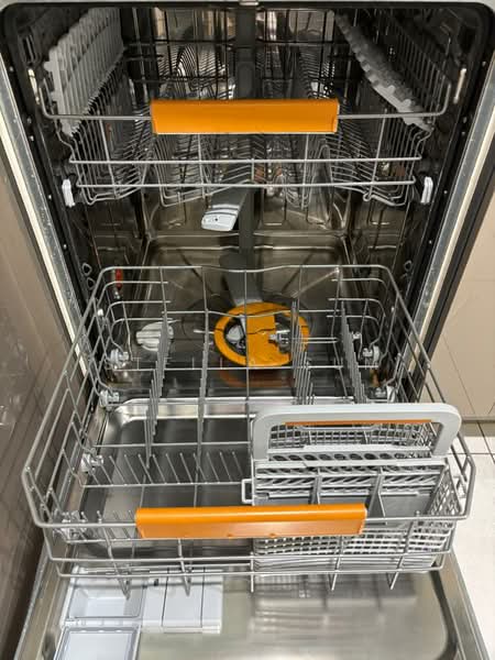 Rumah Teres 2.5 Tingkat untuk Dijual di Putra Heights (Subang Jaya) - Stella Sum - Electrolux dishwasher - PropertyGuru.com.my