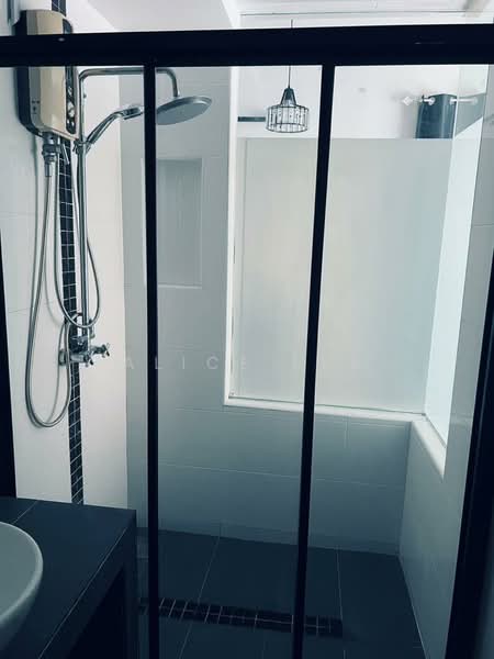 Servis Apartment untuk Disewa di Ritze Perdana 2 - Alice Lee - Bathroom - PropertyGuru.com.my