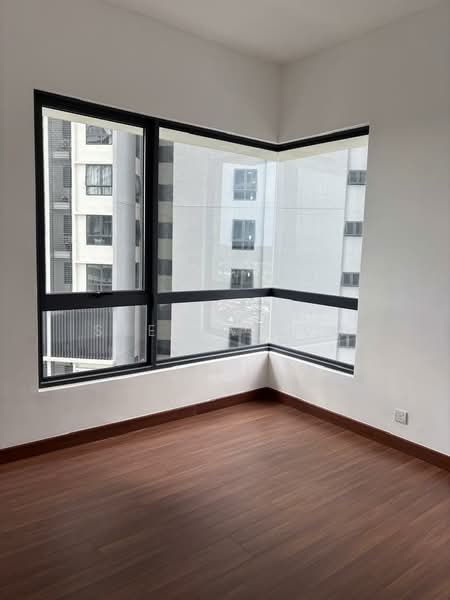 Service Residence for Sale at SUNSURIA FORUM SERVICED APARTMENT - Stella Sum - Master room - PropertyGuru.com.my