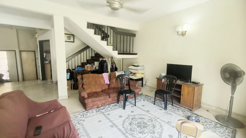 2-storey Terraced House for Sale in SS14 (Subang Jaya) - Ishak Bin Ismail - Living Room - PropertyGuru.com.my