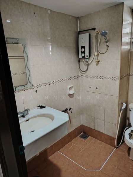 Condominium for Rent at Gurney Park Condominium - Rainny Wong - Bathroom - PropertyGuru.com.my