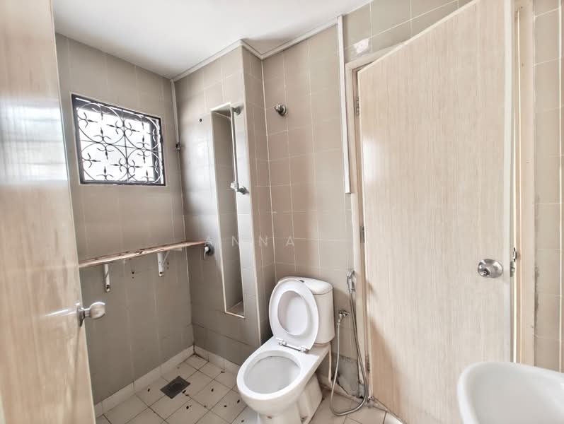 3-storey Terraced House for Sale in Taman Esplanad (Bukit Jalil) - Anna H - Bathroom - PropertyGuru.com.my