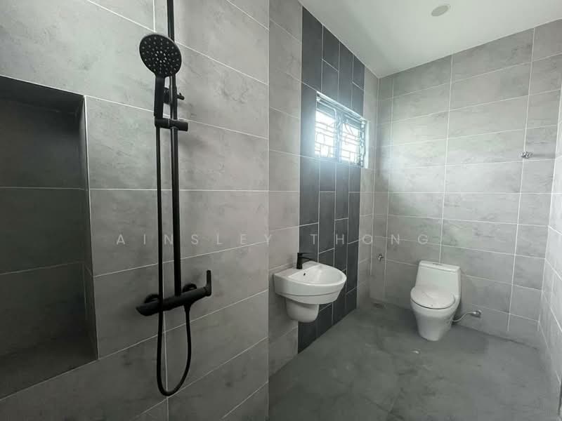 Rumah Berkembar untuk Dijual di Bandar Seri Botani (Ipoh) - Ainsley Thong - Bathroom - PropertyGuru.com.my