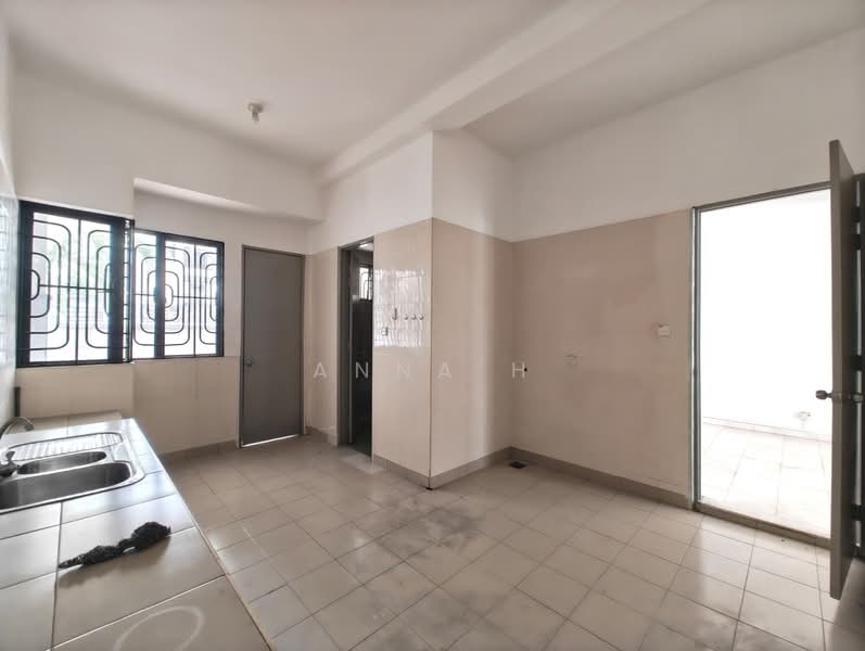 3-storey Terraced House for Sale in Taman Esplanad (Bukit Jalil) - Anna H - Kitchen - PropertyGuru.com.my