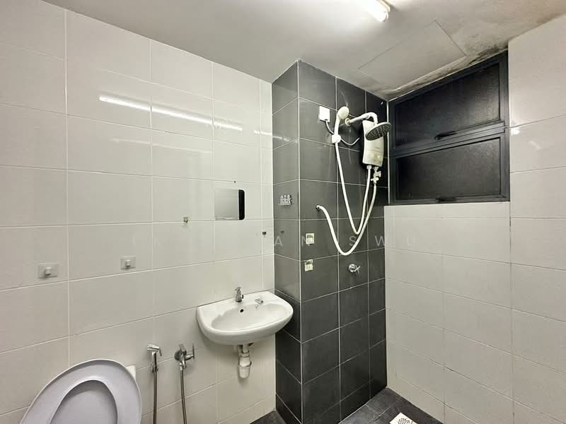 Kondominium untuk Disewa di Emerald Residence - Ik Shian Swu - Bathroom - PropertyGuru.com.my