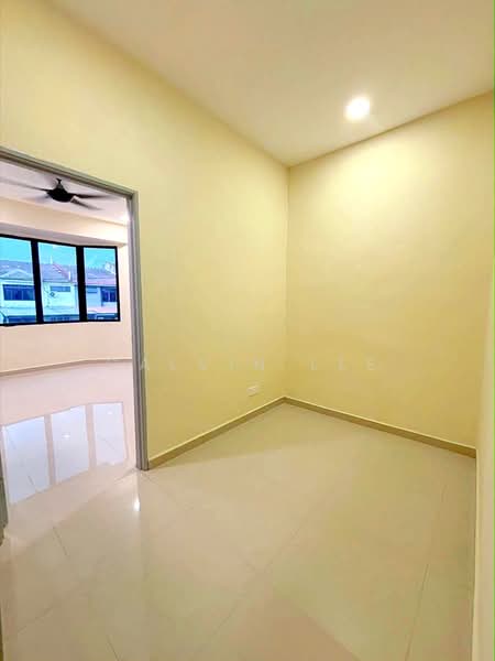 Rumah Teres 2 Tingkat untuk Dijual di Taman Anggerik (Tampoi) - Calvin Lee - PropertyGuru.com.my