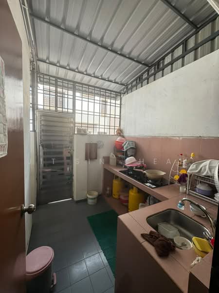2-storey Terraced House for Sale in Taman Sri Putri (Skudai) - Jit Sin Cheah - Kitchen - PropertyGuru.com.my