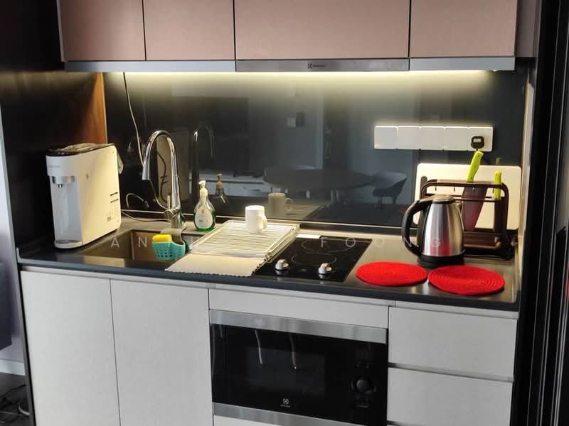 Servis Apartment untuk Disewa di Scarletz Suites @ KL City Centre - Anthony Foong - Kitchen - PropertyGuru.com.my