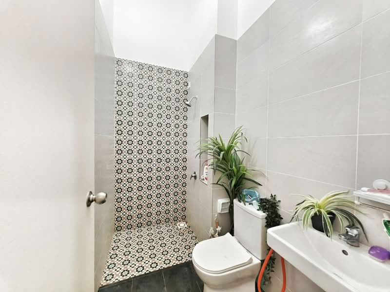 Semi-Detached House for Sale in Kuala Selangor (Selangor) - Niesya Shuekry - Bathroom - PropertyGuru.com.my