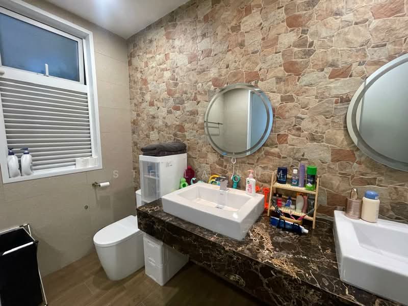 Townhouse for Sale in Putra Heights (Subang Jaya) - Stella Sum - Bathroom - PropertyGuru.com.my
