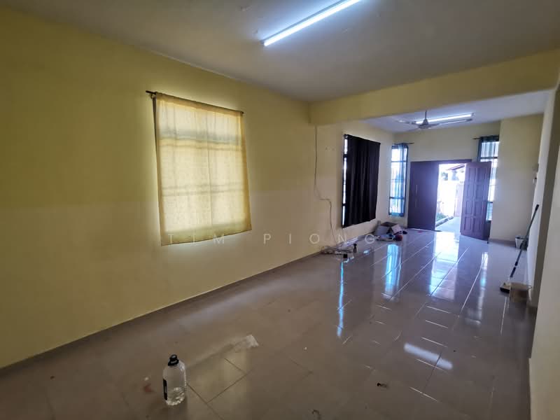 Rumah Teres 1 Tingkat untuk Dijual di Taman Rembia Perkasa (Rembia) - Tim Piong - Living Room - PropertyGuru.com.my