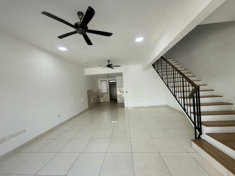 2-storey Terraced House for Sale in Shah Alam (Selangor) - Tris Jong - Living Room - PropertyGuru.com.my