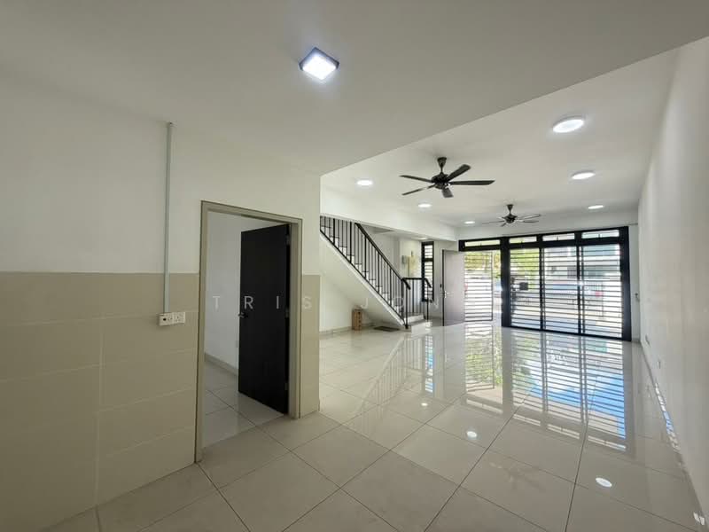 2-storey Terraced House for Sale in Shah Alam (Selangor) - Tris Jong - Living Room - PropertyGuru.com.my