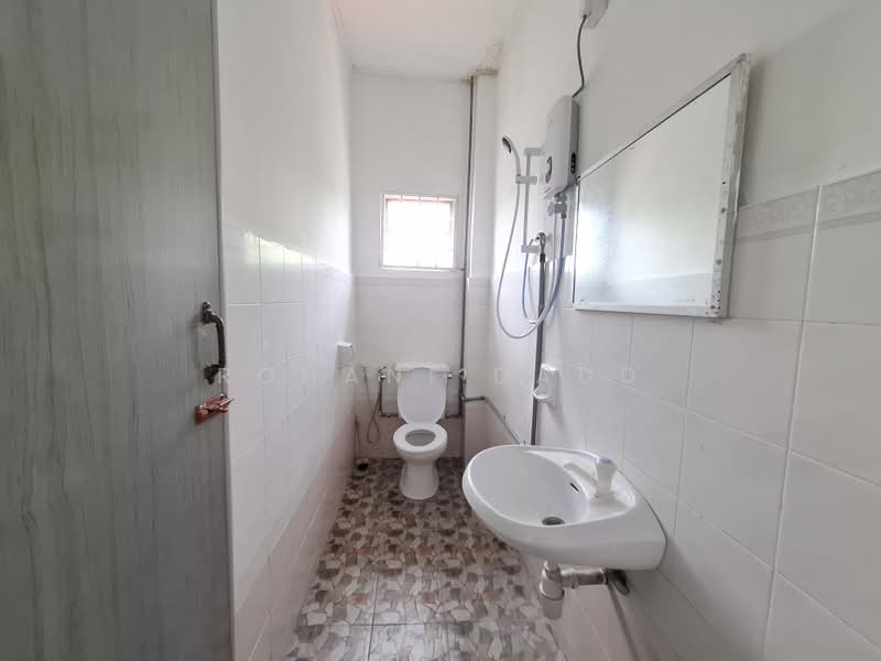 Semi-Detached House for Rent in Taman Rasah Kemayan (Rasah) - Rohani Daud - Bathroom - PropertyGuru.com.my