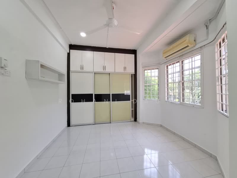 Semi-Detached House for Rent in Taman Rasah Kemayan (Rasah) - Rohani Daud - Bedroom - PropertyGuru.com.my