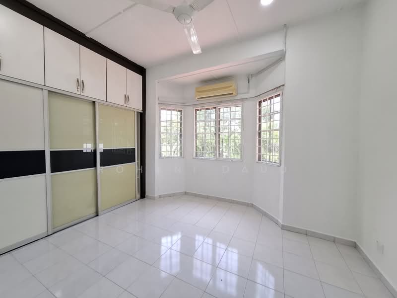 Semi-Detached House for Rent in Taman Rasah Kemayan (Rasah) - Rohani Daud - Interior - PropertyGuru.com.my