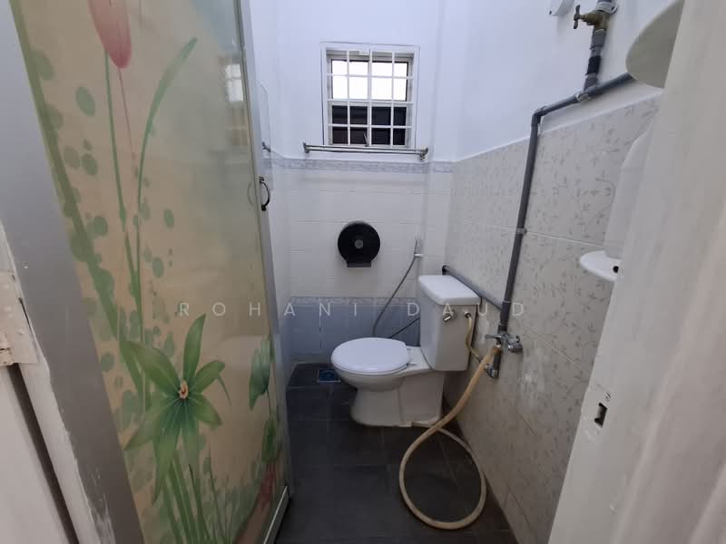 Semi-Detached House for Rent in Taman Rasah Kemayan (Rasah) - Rohani Daud - Bathroom - PropertyGuru.com.my