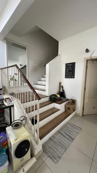 Rumah Bandar untuk Dijual di Shah Alam (Selangor) - Aaron Yong - Entrance - PropertyGuru.com.my