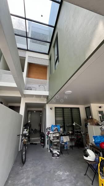 Rumah Bandar untuk Dijual di Shah Alam (Selangor) - Aaron Yong - Entrance - PropertyGuru.com.my