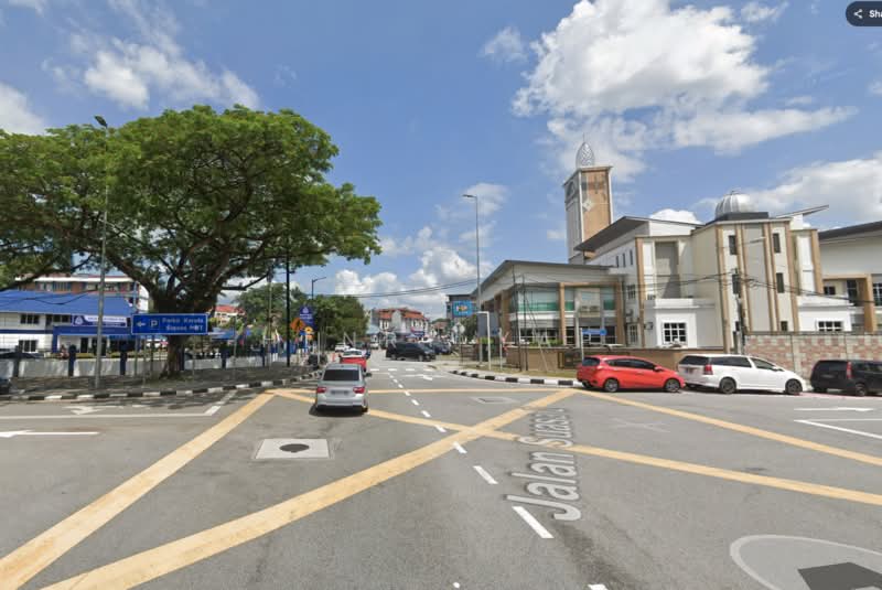 Shop for Rent in Sungai Besi (Seri Kembangan) - Henry Yap - Exterior - PropertyGuru.com.my