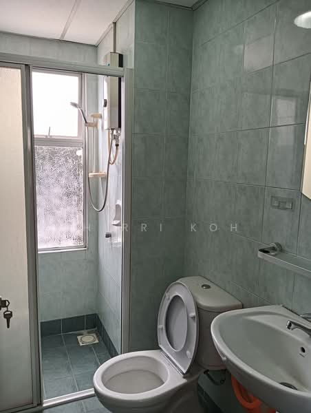 Kondominium untuk Dijual di D'Aman Ria Condominium - Sherri Koh - Bathroom - PropertyGuru.com.my