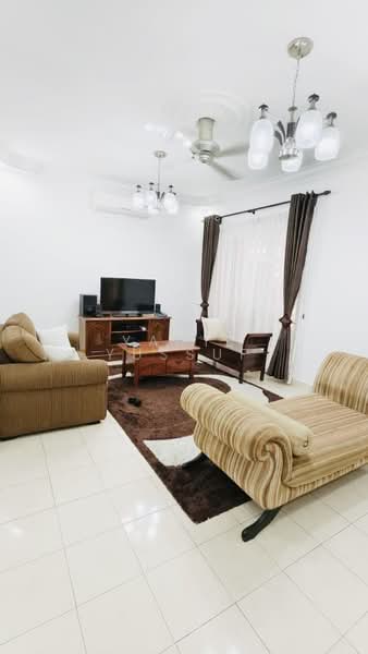 2-storey Terraced House for Rent in Bandar Kinrara (Selangor) - Yanie Yussuf - Living Room - PropertyGuru.com.my