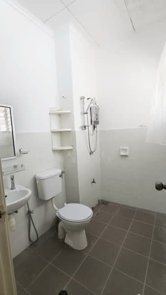 2-storey Terraced House for Rent in Bandar Kinrara (Selangor) - Yanie Yussuf - Bathroom - PropertyGuru.com.my