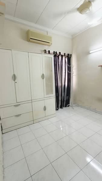 2-storey Terraced House for Rent in Bandar Kinrara (Selangor) - Yanie Yussuf - Bedroom - PropertyGuru.com.my