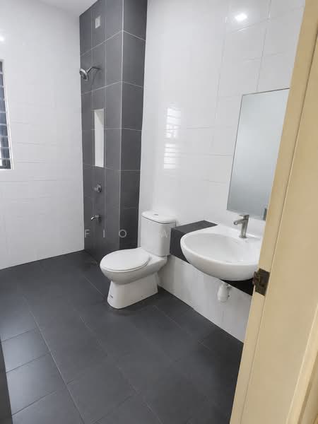 Rumah Teres 2 Tingkat untuk Disewa di Bukit Raja (Selangor) - Fiona Ng - Bathroom - PropertyGuru.com.my