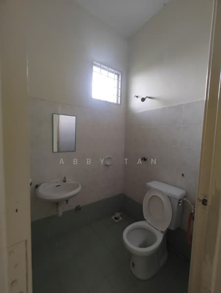 Semi-Detached House for Sale in Seremban 2 (Negeri Sembilan) - Abby Tan - Bathroom - PropertyGuru.com.my