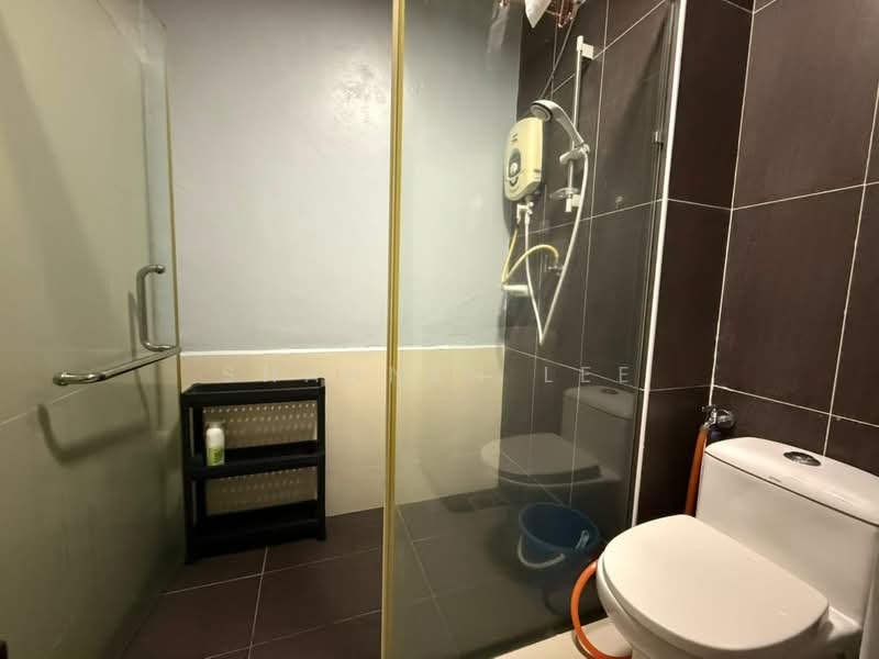 Servis Apartment untuk Disewa di D'Secret Garden (Pangsapuri Kempas Indah) - Shannen Lee - Bathroom - PropertyGuru.com.my