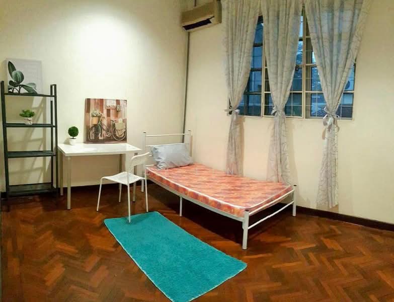 Rumah Banglo untuk Disewa di Taman Sea (Petaling Jaya) - Key Ling - Bedroom - PropertyGuru.com.my