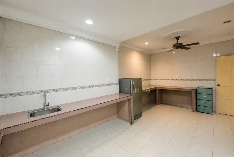 Rumah Banglo untuk Disewa di Taman Sea (Petaling Jaya) - Key Ling - Kitchen - PropertyGuru.com.my