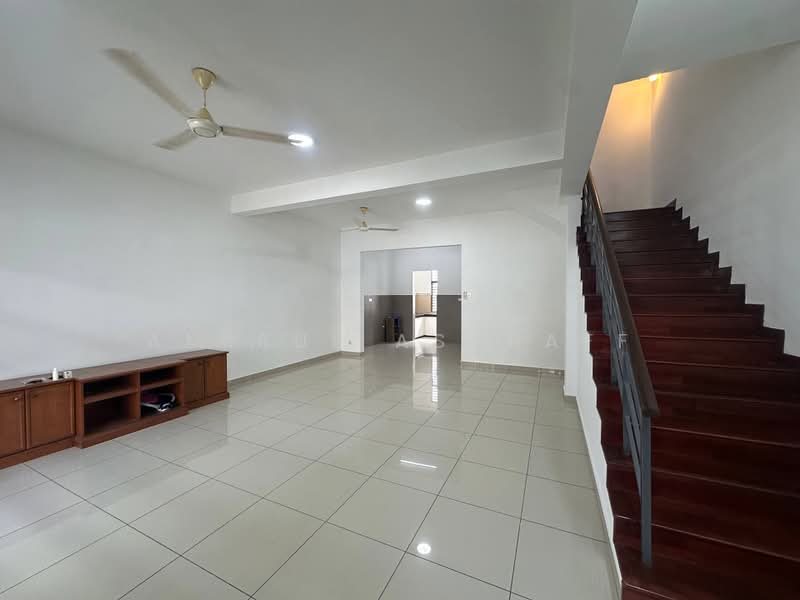 Rumah Teres untuk Disewa di 16 Sierra (Puchong) - Amirul Ashraff - Living Room - PropertyGuru.com.my