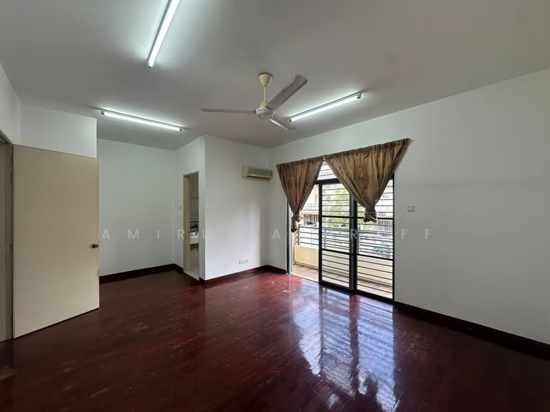 Rumah Teres untuk Disewa di 16 Sierra (Puchong) - Amirul Ashraff - Living Room - PropertyGuru.com.my