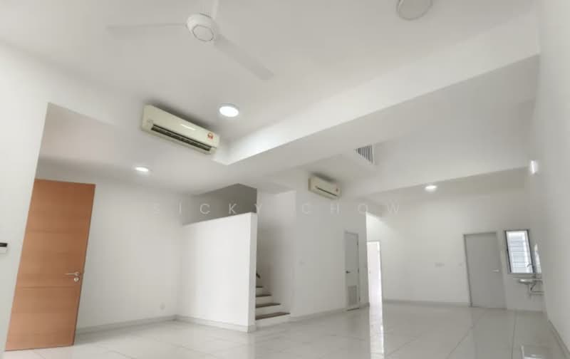 Rumah Teres 2 Tingkat untuk Disewa di Semenyih (Selangor) - Sicky Chow - Living Room - PropertyGuru.com.my