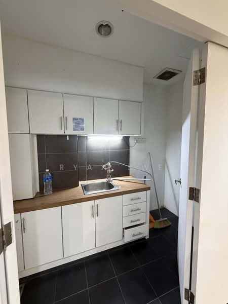 Office for Sale in Damansara Perdana (Selangor) - Ryan Swe - Kitchen - PropertyGuru.com.my