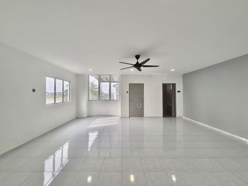 Rumah Teres 2.5 Tingkat untuk Dijual di Taman Pulai Utama (Skudai) - Ivy Low - Living Room - PropertyGuru.com.my