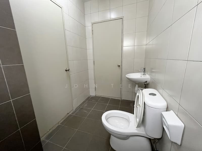 Rumah Teres 2 Tingkat untuk Disewa di Bandar Rimbayu (Telok Panglima Garang) - John Tee - Bathroom - PropertyGuru.com.my