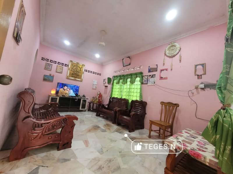 1-storey Terraced House for Sale in Kapar (Selangor) - John Tee - Living Room - PropertyGuru.com.my