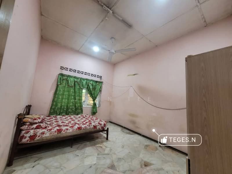1-storey Terraced House for Sale in Kapar (Selangor) - John Tee - Bedroom - PropertyGuru.com.my