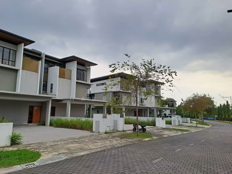 Rumah Berkembar untuk Dijual di Tropicana Heights (Kajang) - Harry Lee - Exterior - PropertyGuru.com.my