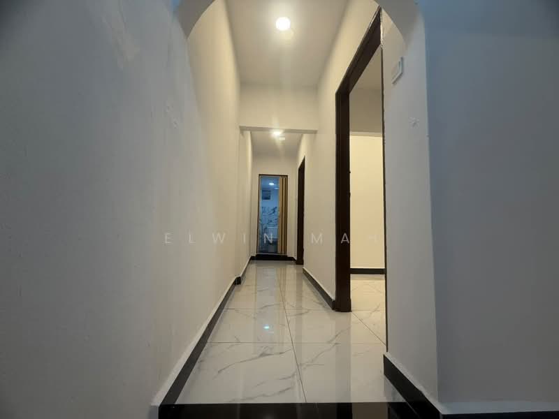2-storey Terraced House for Sale in Taman Bukit Rawang Jaya (Rawang) - Elwin Mah - Corridor - PropertyGuru.com.my