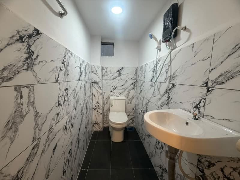2-storey Terraced House for Sale in Taman Bukit Rawang Jaya (Rawang) - Elwin Mah - Bathroom - PropertyGuru.com.my
