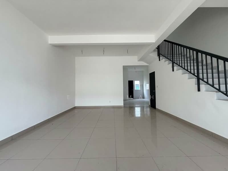 2-storey Terraced House for Sale in Rawang (Selangor) - Elwin Mah - Living Room - PropertyGuru.com.my