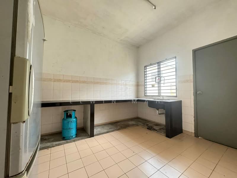 2-storey Terraced House for Sale in Taman Velox (Rawang) - Elwin Mah - Kitchen - PropertyGuru.com.my